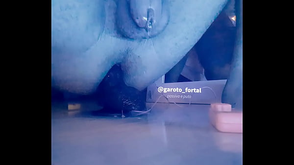 Viadinho brincando com consolo 