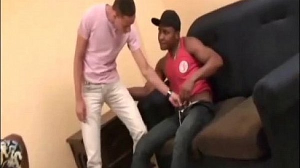 garoto safado deu o rabo pra dois neg&otilde;es