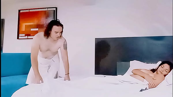 Se estaba tomando fotos sin brasieres y yo emc&eacute; a Grabarla sin que se diera cuenta  