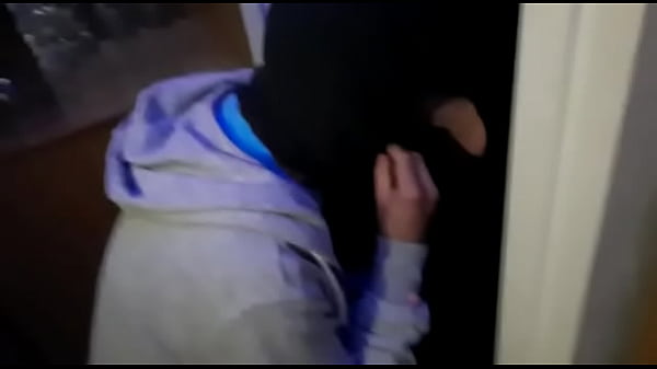 pompe derriere un glory hole  