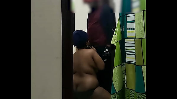 Desi girl giving blowjob to delivery guy