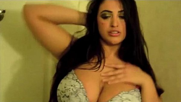 sexxy girl twerking in bathbubbles