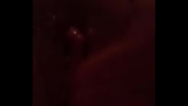 Dedeo mojandose toda la vagima  