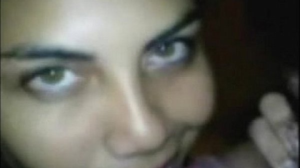 Esposa Latina mamando un Amigo cuando llama su Esposo :-)