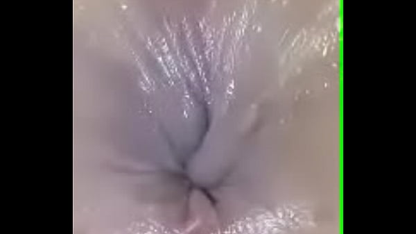 Asi queda el culo de jeny despues de hacerselo y meterle el consolador con la pija adentro