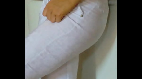 Espiando a amiga gostosa