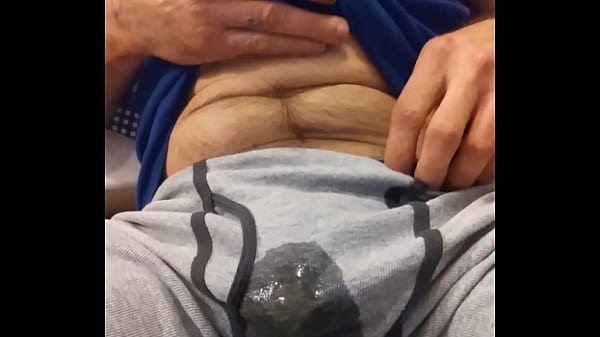 Kinky pee fetish love to watch women pee and also share my peeing videos