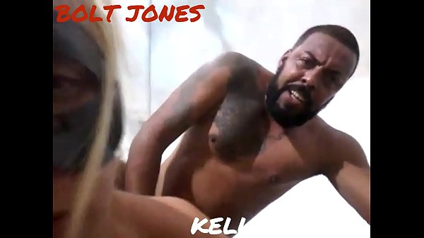 ATOR BOLT JONES PEGA UMA LOIRA GOSTOSA NO SOF&Aacute; DE QUATRO SOCA AT&Eacute; ELA PEDI LEITE NA BOCA.  