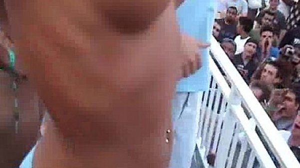 Spring Break Girl Goes Nude 