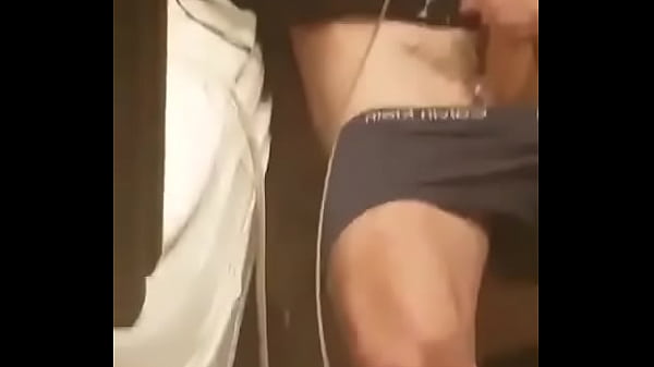 H&eacute;tero batendo uma e filmando  