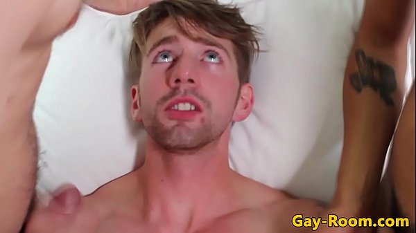 Thickcock loving hunks threeway toy fucking