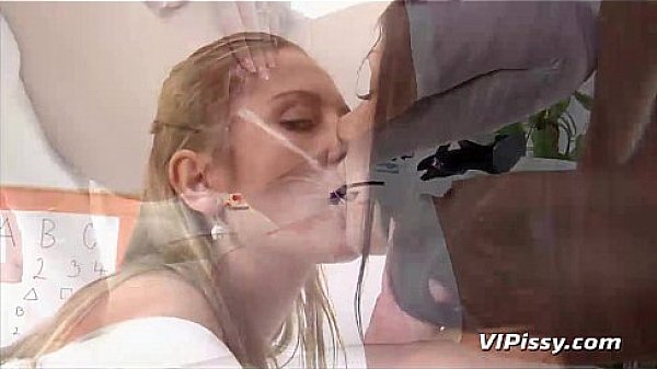 Jessica Rox and her piss loving girlfriend