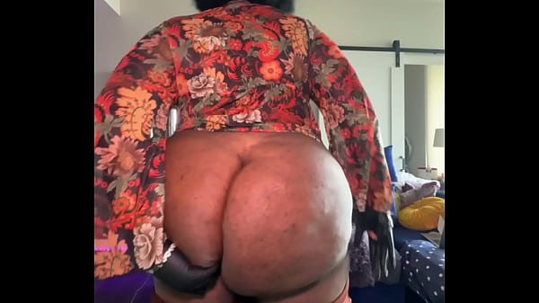 BBW TS STROKING HER BIG BLACK DICK