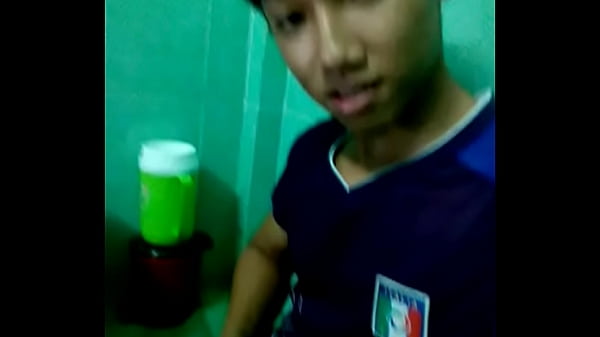 Boy Việt Nam khoe cu