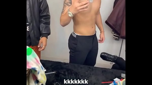 funkeiro mostra bund&atilde;o na cal&ccedil;a social