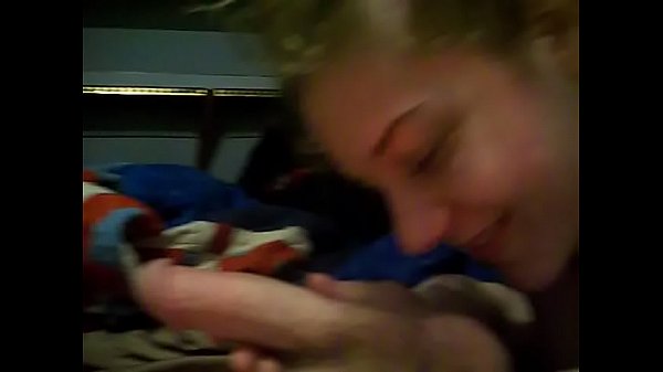 Ameteur girlfriend sucks cock