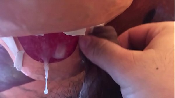 Masturbaci&oacute;n con pi&ntilde;ata de osito y pa&ntilde;al