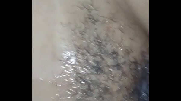 Gozando na buceta peluda