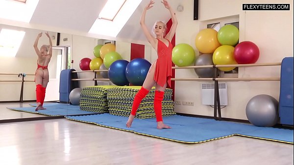 Naked bridges and sexy flexibility with Dora  