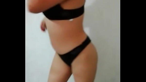 Hermosa baila rico para el novio  