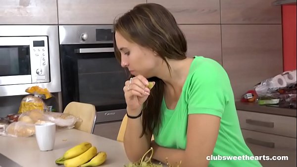 Her pussy gets moist and juicy in the morning