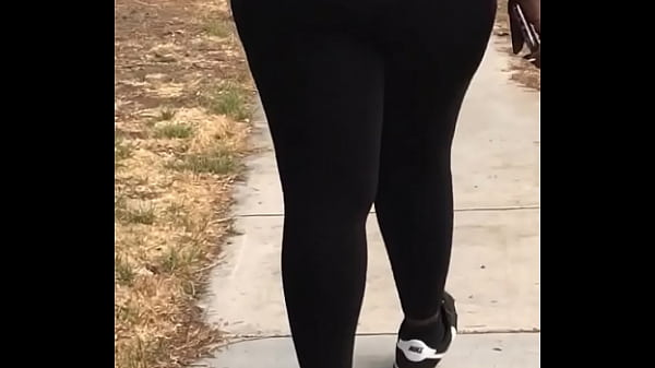 Big booty neighbor early walk