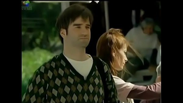 Beso-lesbico-celeste-cid