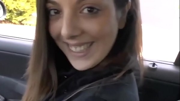 Teen Hure Lilly Lil am Strassenrand gefickt