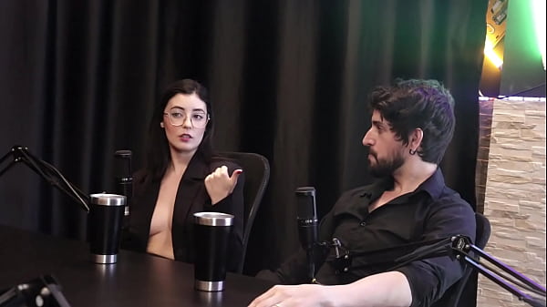 Atualmente est&atilde;o atr&aacute;s de uma namorada para ela, e em outro momento, comeram a buceta dela por horas, e o BDSM... - Angel & Jhonny Wylker (SHEER