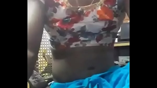 raji removing saree to suck