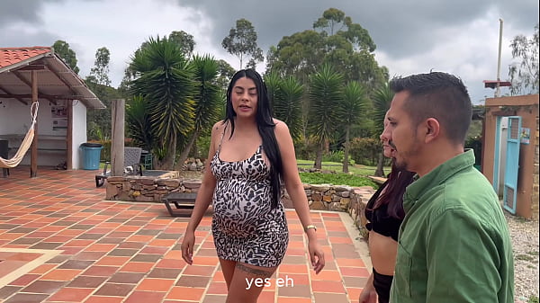 Horny real estate agent closes a deal