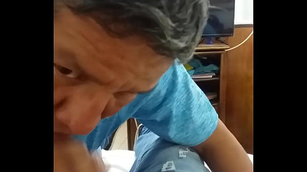 Peruano chupando polla  