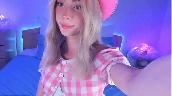 Trap Wanks Her Cute Ass