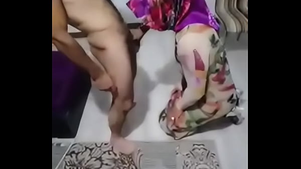 T&uuml;rbanlı ağzına aliyor