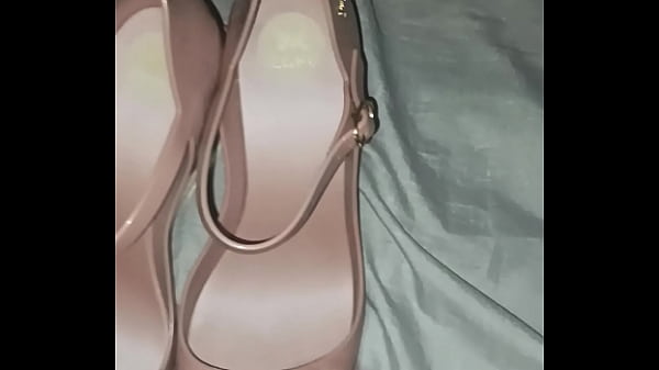 Gozada na sand&aacute;lia rosa da Melhor amiga