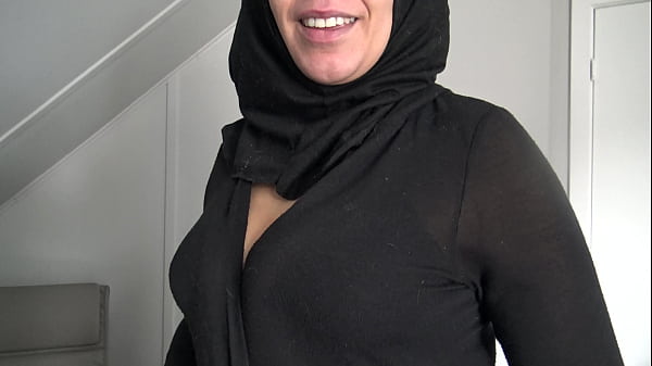 Sexy Virgin muslim girl takes of all her clothes and is not afraid to show her hairy vagina