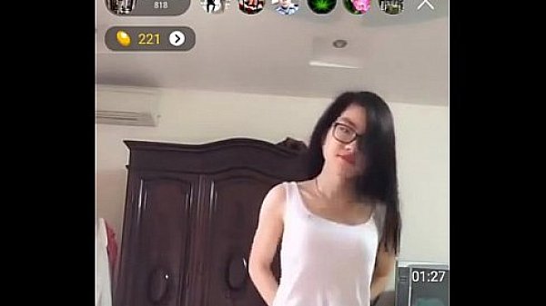 Hai ph&uacute;t em lại c&uacute;i xuống cho cả nh&agrave; xem vếu 1 lần tr&ecirc;n bigo live  