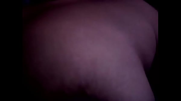 Cachonda muestra chichis