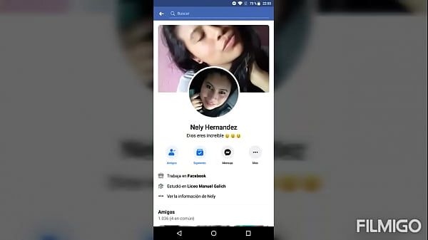 Nely muestra los pechos