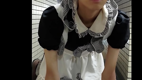 【野外露出】　メイドの恥ずかしい尻　【女装もみじ】