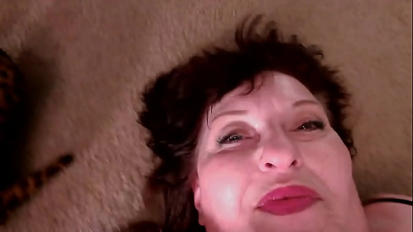 539 Sexy mature Dawn in a tight blue dress, lingerie and heels is turning up the heat to seduce Chef in this custom request video