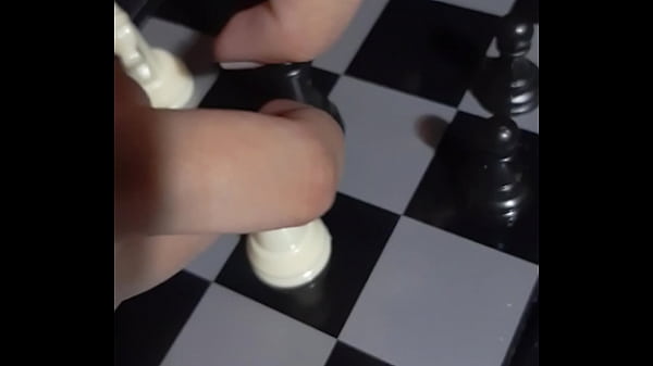 Rei neg&atilde;o mostrando para o que veio em cima da rainha branquinha da xota rosada