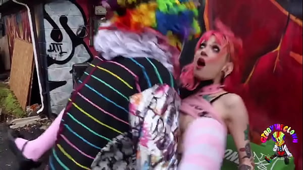 Gibby The Clown Pounds Fucktoyjude outside of shop