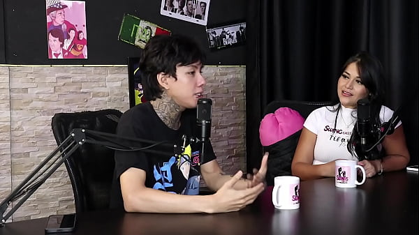 Toca mais siririca e punheta, gosta da putaria, &eacute; ninfoman&iacute;aca e n&atilde;o &eacute; de fazer muito sexo anal - DJ Rafa Loira e Mateus Hwang (SHEER/RED)