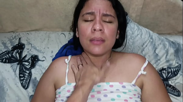 LATINA HEMROSA CLAIENTE ES UNA MADRASTRA BIEN HERMOSA Y LINDA , ME DICE : HIJASTRO QUIERO CHUPARTE ESA VERGA TAN GRANDE QUE TIENES