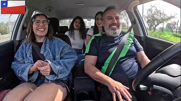 A modelo Infinitha pegou uma carona em Santiago do Chile mamou nas ruas da cidade