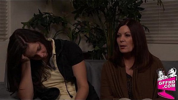 Girls having fun 0016