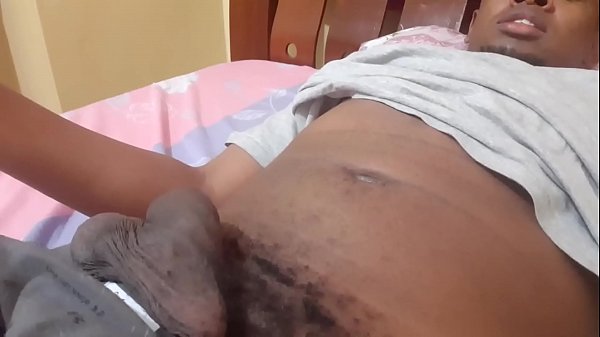 Nevlastn&iacute; sestra si mysl&iacute;, že sp&iacute;m. Nevlastn&iacute; bratr Porn (5)