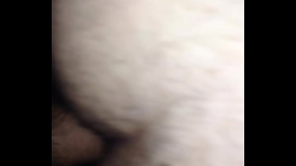 Metiendo la polla a novio a pelo  