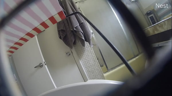 straight contractor takes a piss break 